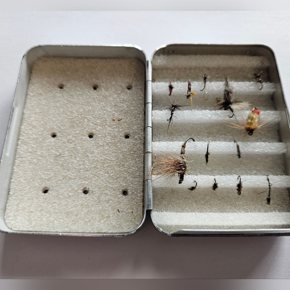 *SOLD* Perrine #67 Vtg Fly Box w/ Assortment of Very Small Flies Alpine Fishing